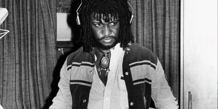 Morre Sly Dunbar, lenda do reggae, aos 73 anos