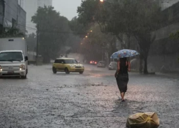 Defesa Civil de SP alerta para ocorrência de chuva forte no estado