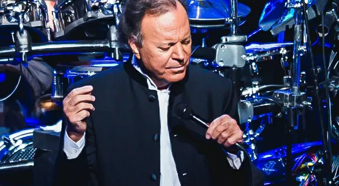 A decisão de Justiça espanhola a denúncias contra Julio Iglesias