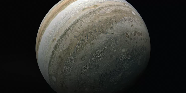 Júpiter atinge seu brilho máximo neste sábado, 10: saiba como observar o gigante