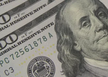 Dólar cai para R$ 5,19 e continua no menor valor em 20 meses