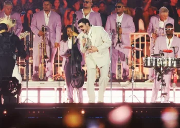 Bad Bunny incendeia orgulho latino em primeiro show no Brasil