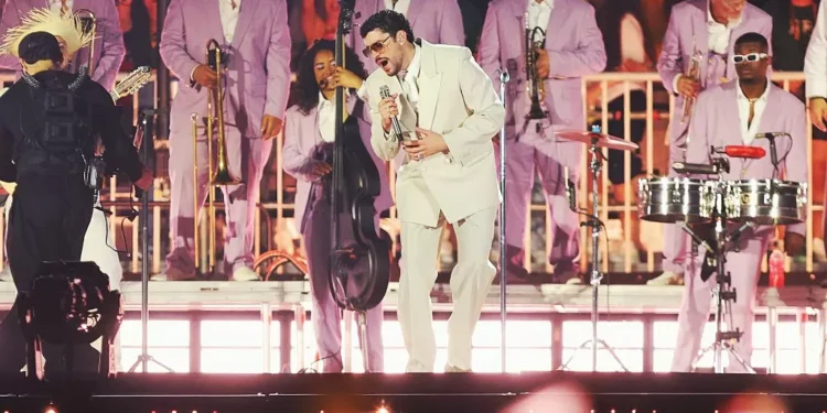 Bad Bunny incendeia orgulho latino em primeiro show no Brasil