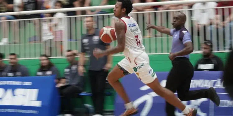 Pato voa em seu ninho e estraçalha Flamengo, de virada, no NBB