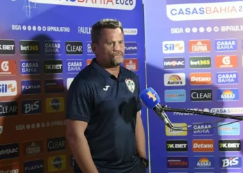 Técnico da Lusa minimiza diferença de calendário e exalta elenco do Corinthians