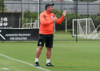 Fábio Matias explica divisão do elenco antes do duelo com o Mirassol