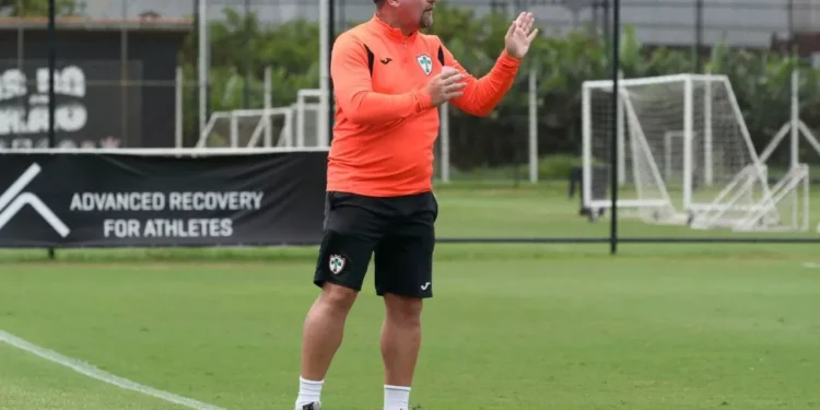 Fábio Matias explica divisão do elenco antes do duelo com o Mirassol