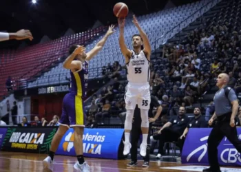 Corinthians alcança duplo quinto ao superar melhor defesa do NBB