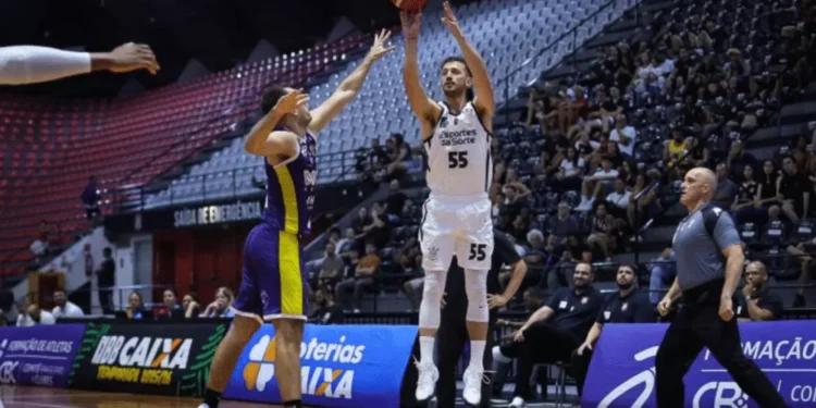 Corinthians alcança duplo quinto ao superar melhor defesa do NBB