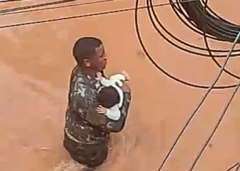 “Eu só fui”: ex-soldado salva criança de inundação em Juiz de Fora