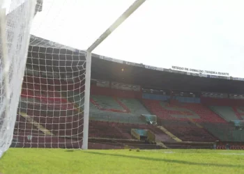 Torcida do Corinthians critica preços de ingressos para clássico no Canindé
