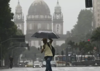 Chuvas intensas no Rio de Janeiro levam ao acionamento da Marinha