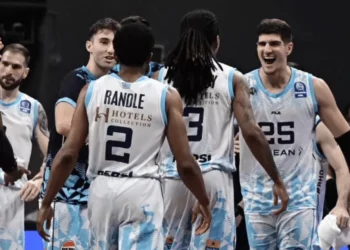 Jaú marca duplo duplo em vitória histórica no campeonato grego