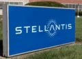 Stellantis muda estratégia e registra perda bilionária com carros elétricos